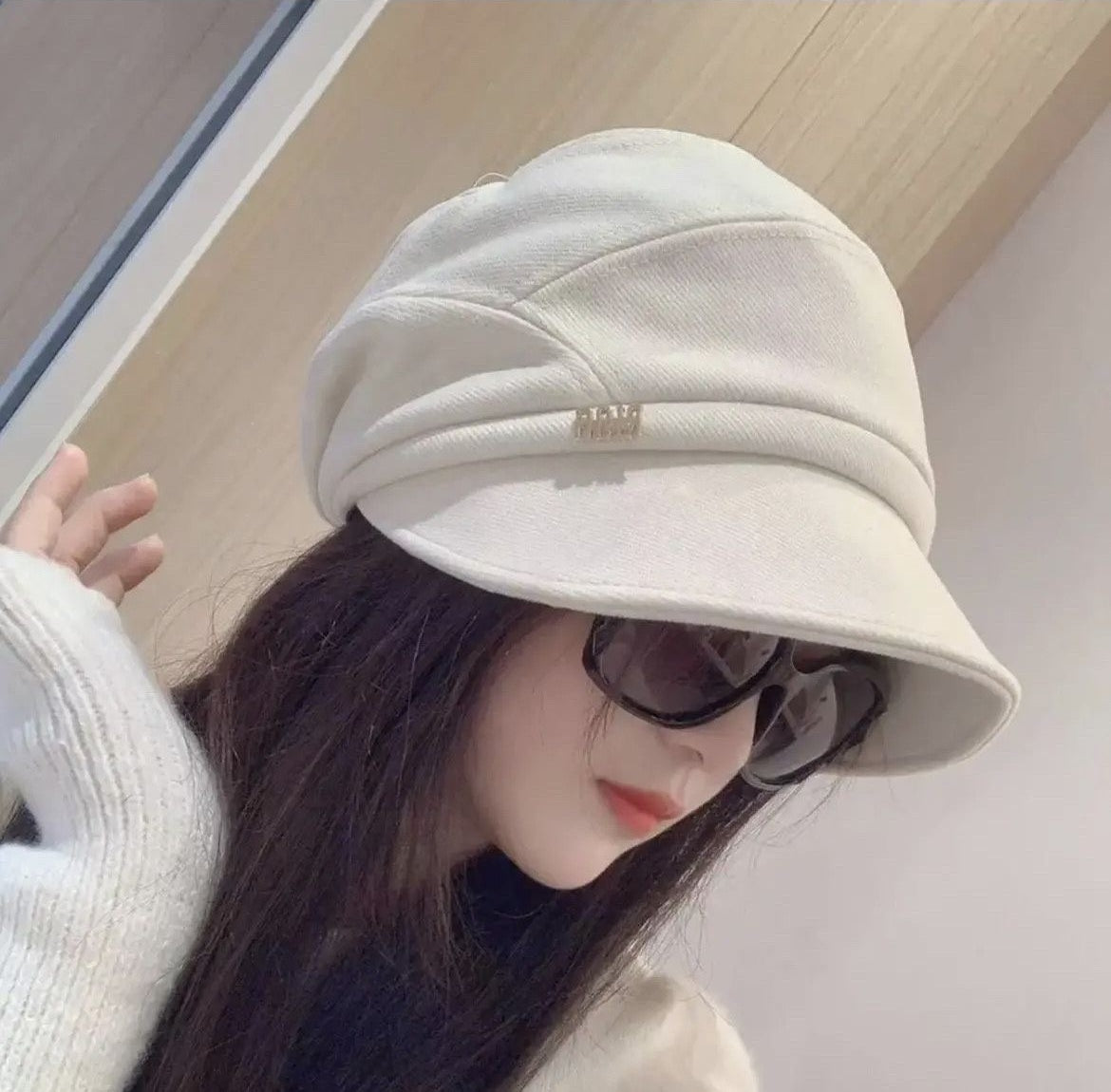 Moteriška beretė su snapeliu: Elegantiška ir šiuolaikiška! - Originalu-pigu