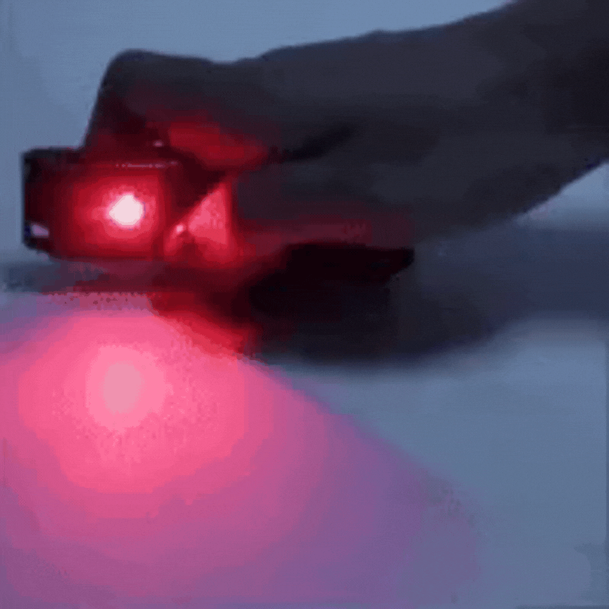 Magnetinis raktų pakabukas-žibintuvėlis - Originalu-pigu