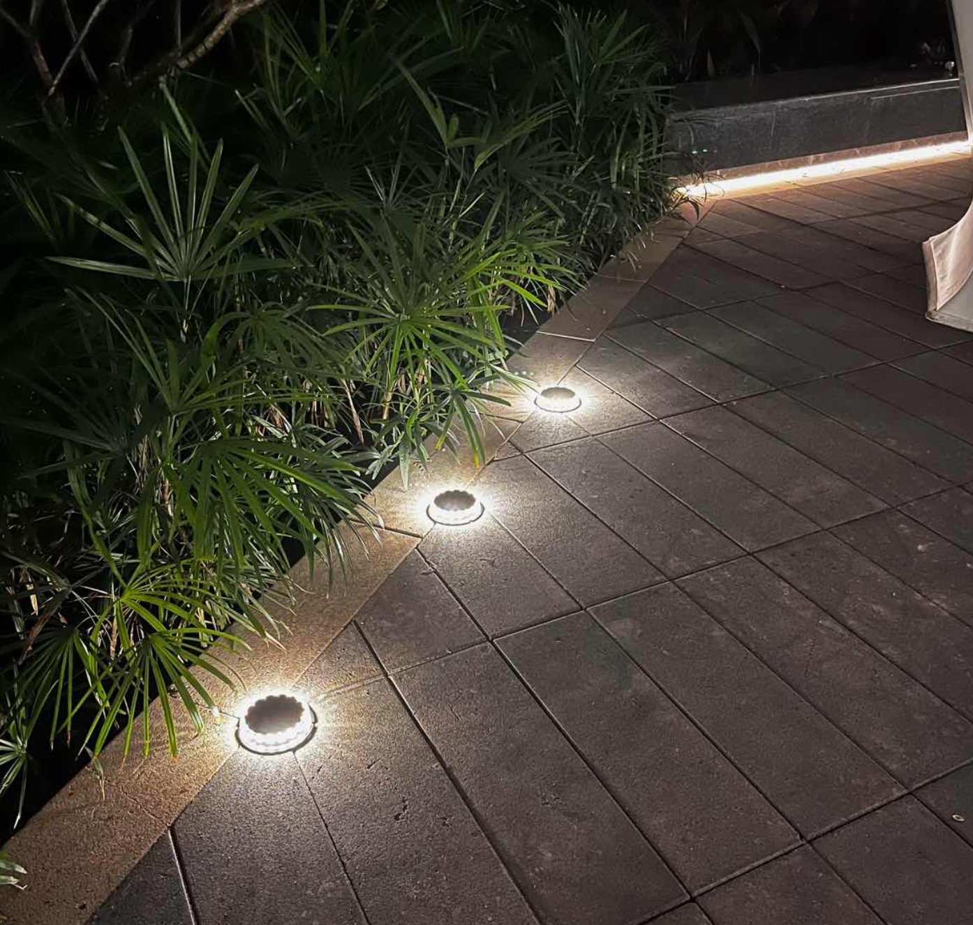 LED žibintai su saulės baterija (4 vnt.) - Originalu-pigu