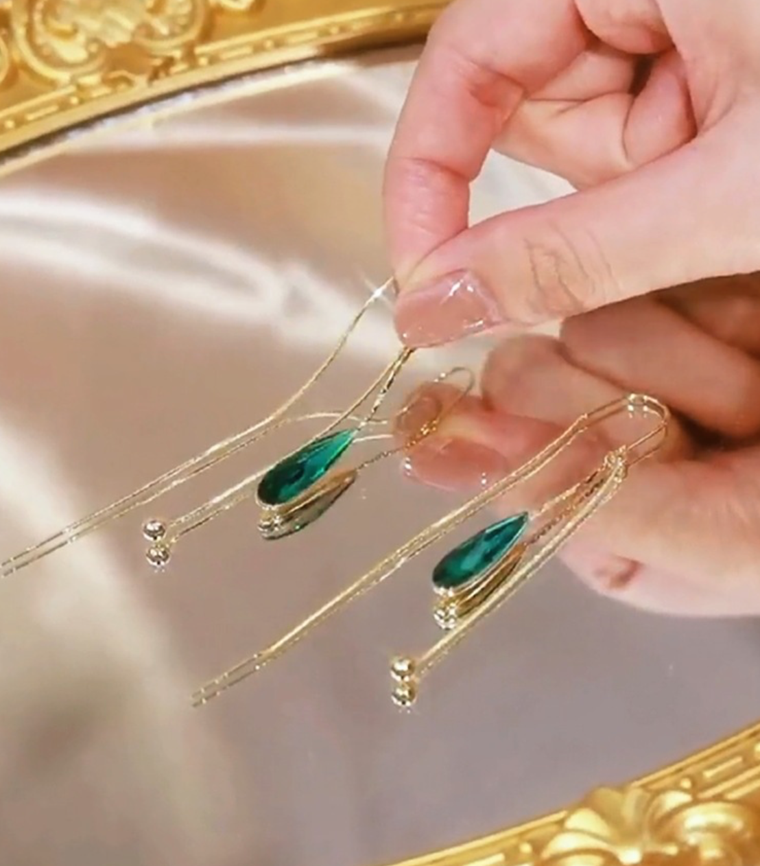 Kabantys žalio zirkonio auskarai - Originalu-pigu