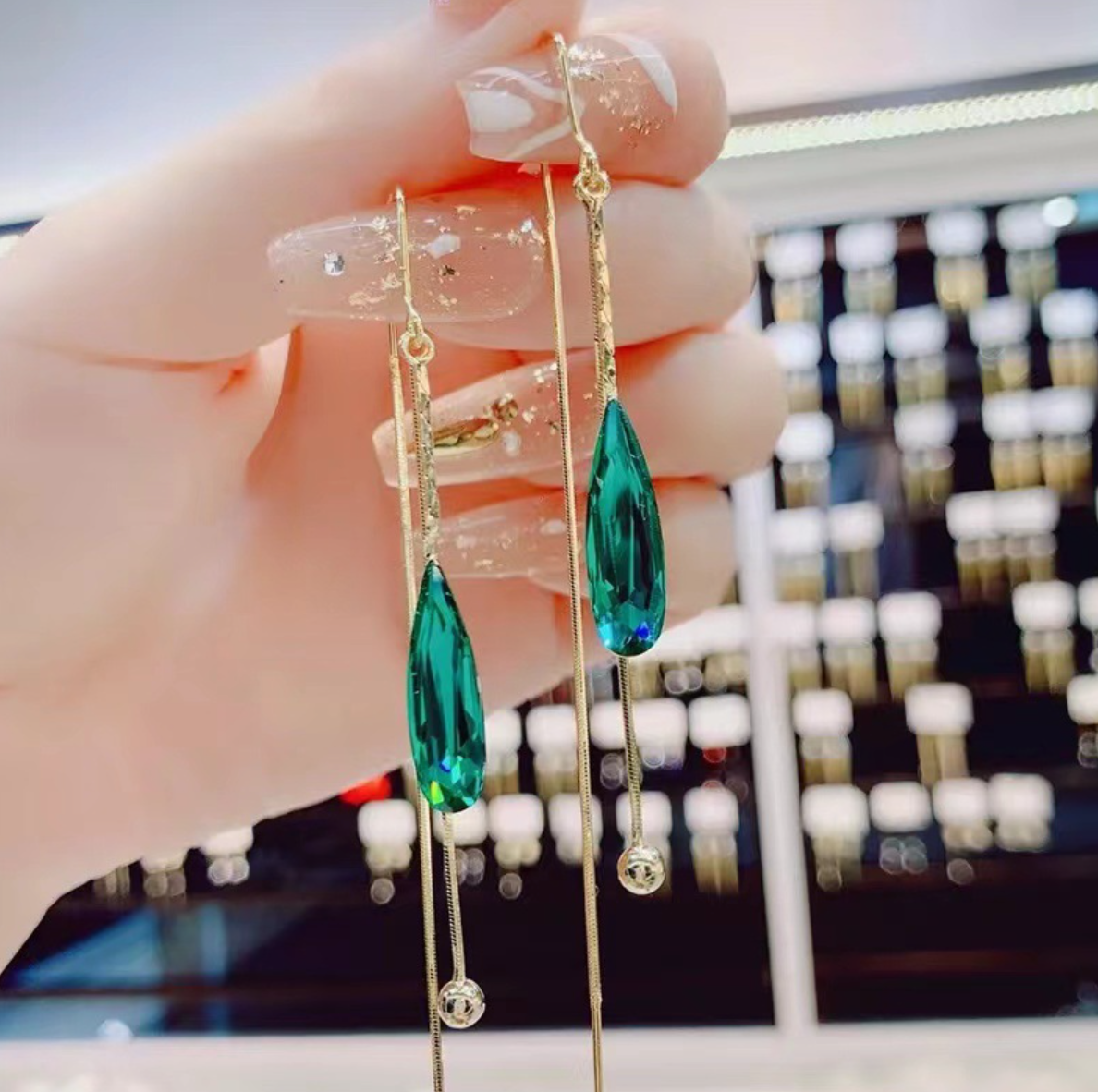 Kabantys žalio zirkonio auskarai - Originalu-pigu