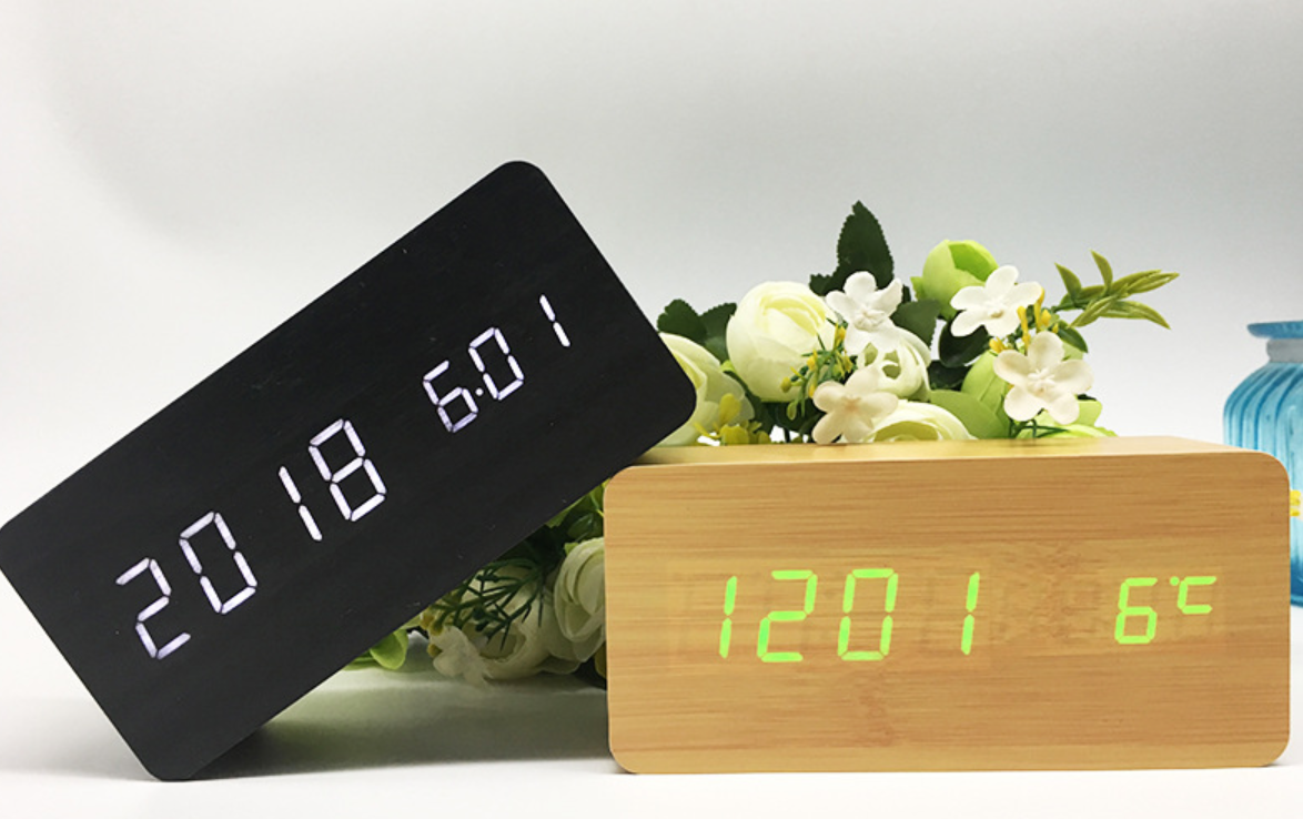 LED medinis skaitmeninis laikrodis - Originalu-pigu