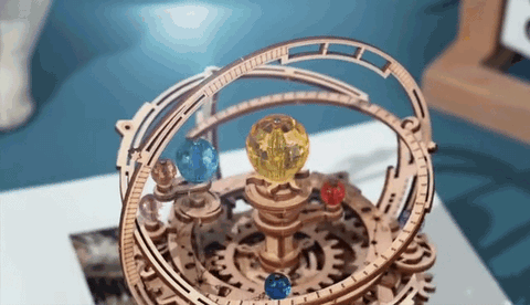 Grojanti besisukančių planetų dėlionė - Originalu-pigu