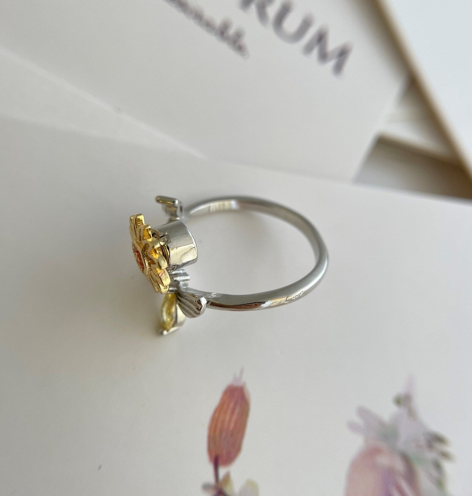 Besisukantis žiedas su bitute ir saulėgrąža (3 vnt.) - Originalu-pigu