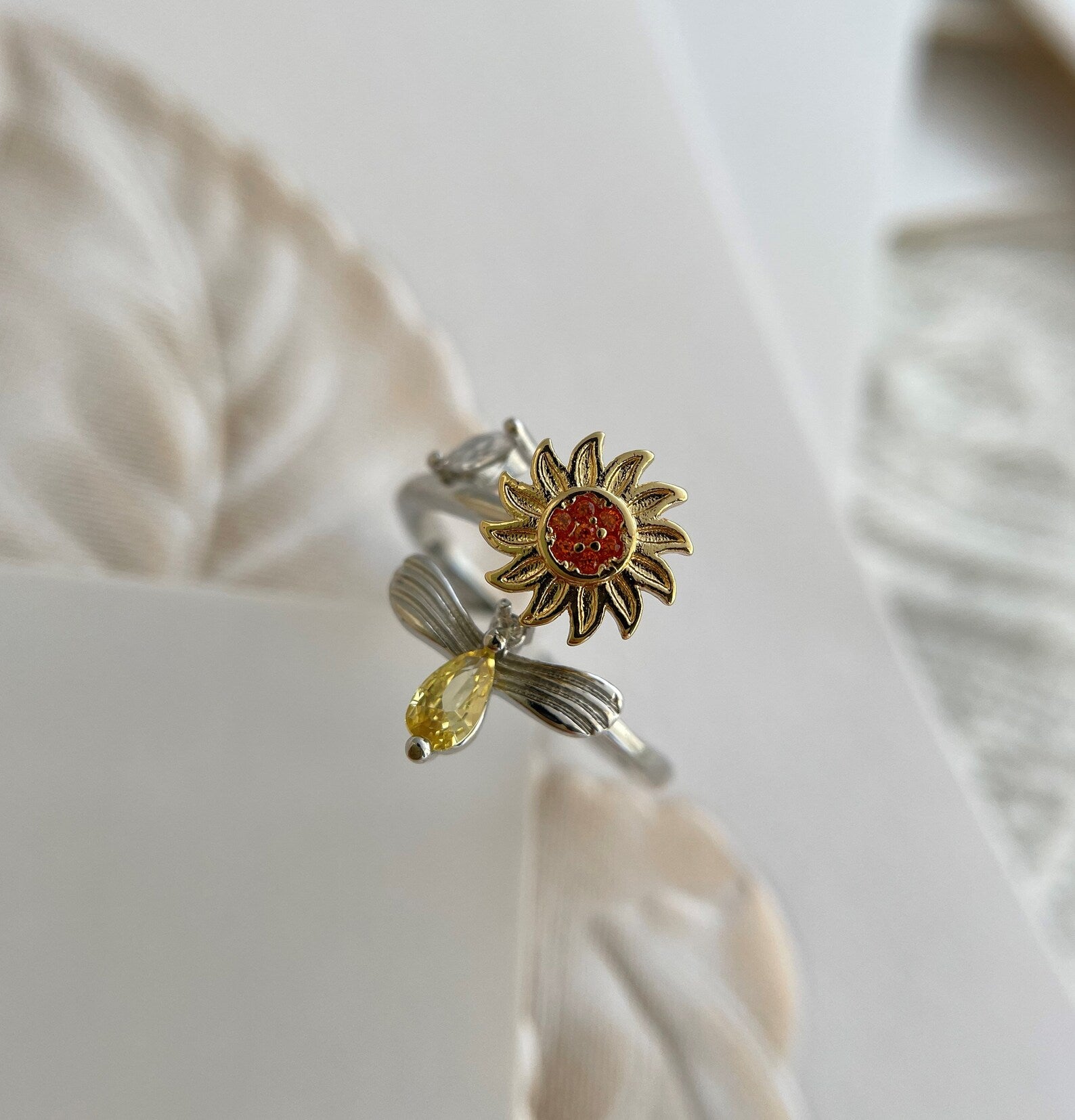 Besisukantis žiedas su bitute ir saulėgrąža (3 vnt.) - Originalu-pigu