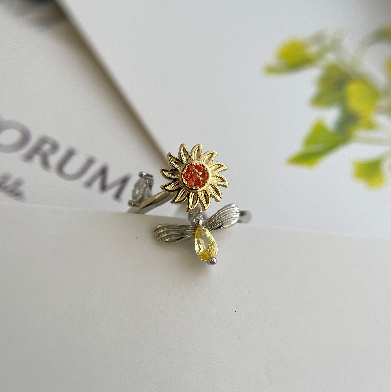 Besisukantis žiedas su bitute ir saulėgrąža (3 vnt.) - Originalu-pigu