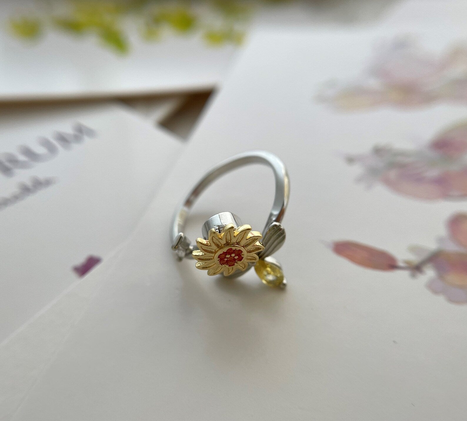 Besisukantis žiedas su bitute ir saulėgrąža (3 vnt.) - Originalu-pigu