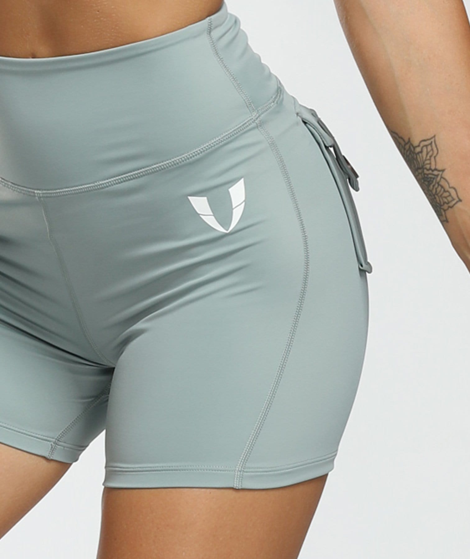 Paaukštinto liemens sportiniai šortai moterims "Push Up Cargo" - Originalu-pigu