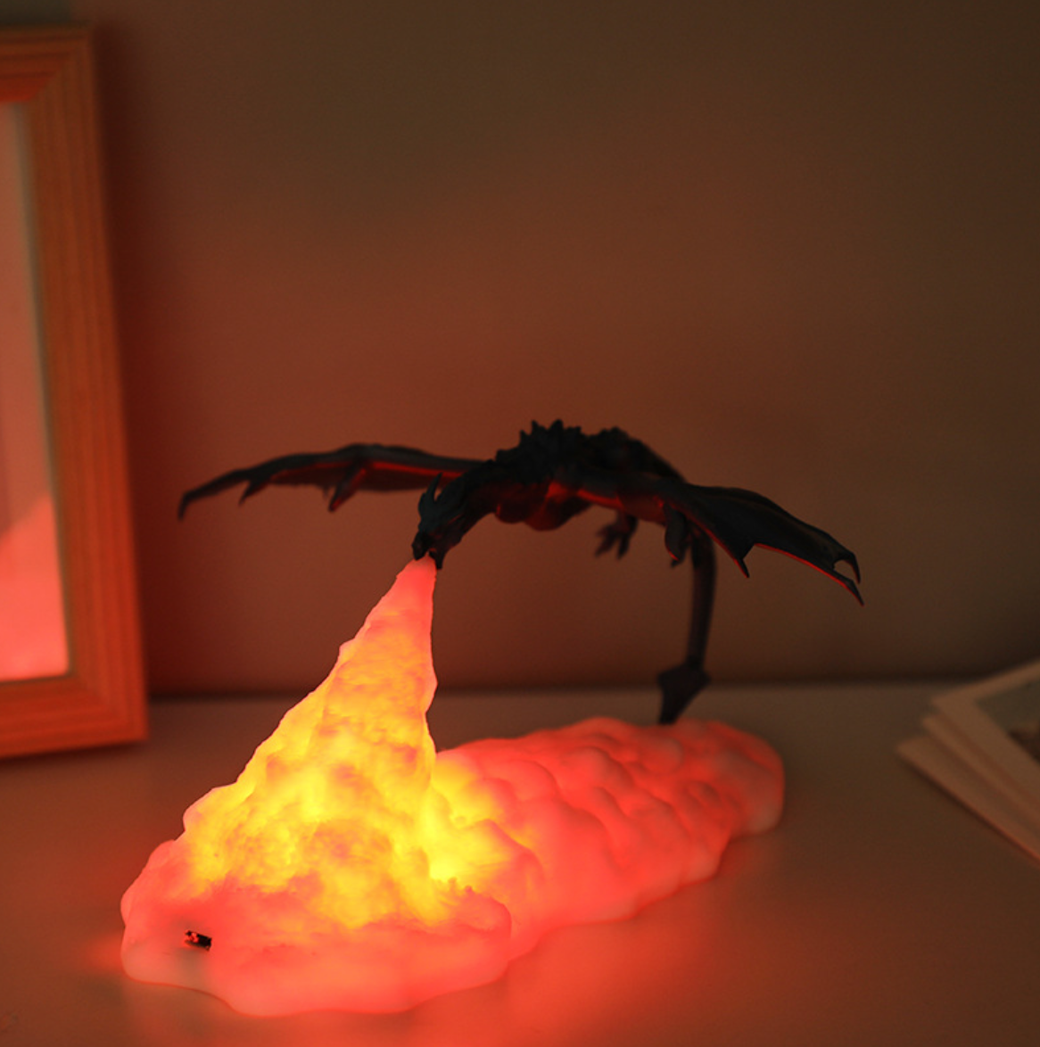 Ugnimi alsuojančio drakono naktinė lempa